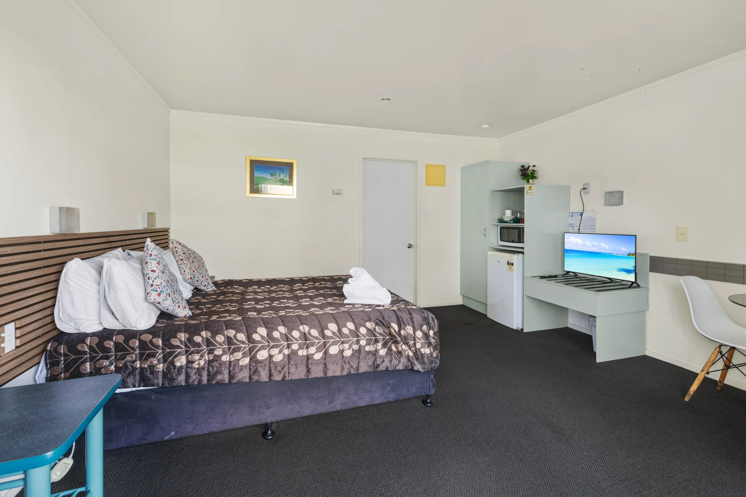 studio with hot tub 4